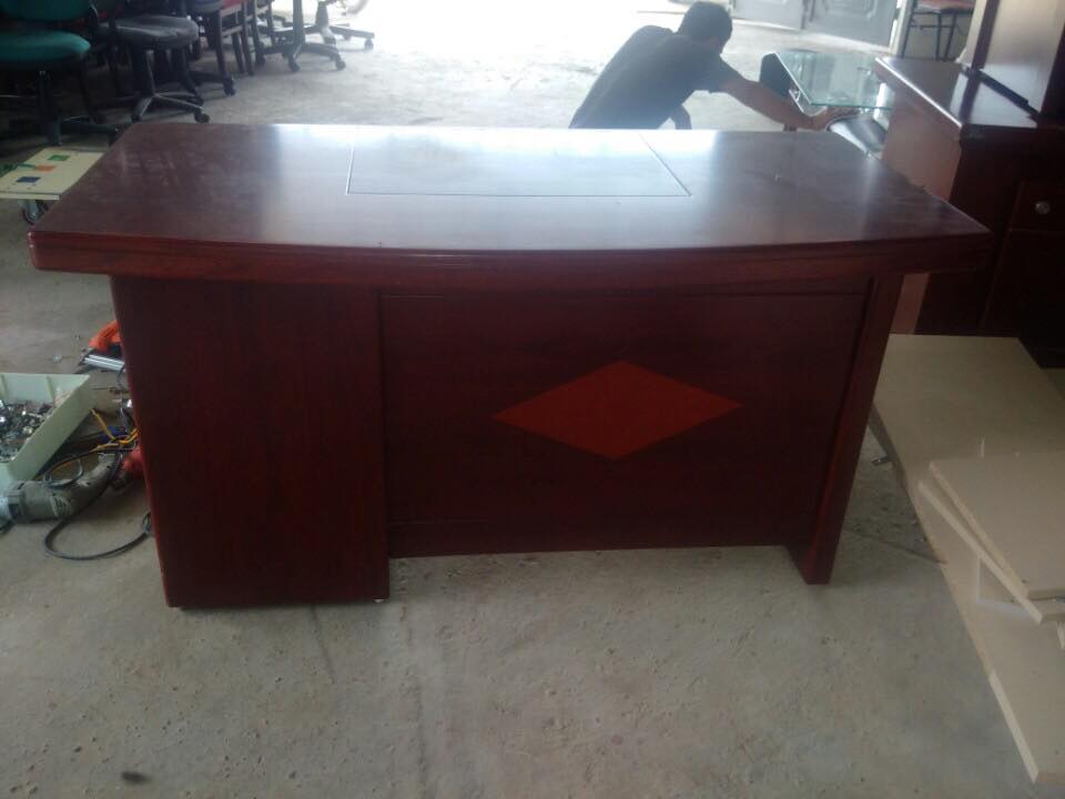 Bàn giám đốc có hộc, ngăn kéo